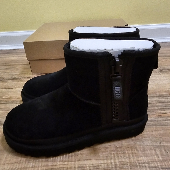 UGG Classic Mini ZipperTape Logo,  size US 8 - Picture 3 of 14